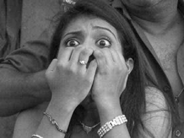 Youth arrested for slashing womans throat Youth arrested for slashing womans throat
