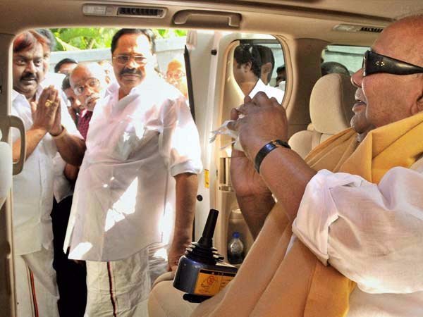 வியக்கிறேன், விம்முகிறேன்