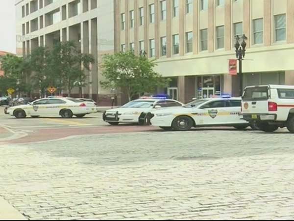 4 dead, 10 injured as gunman opens fire at Florida 4 dead, 10 injured as gunman opens fire at Florida