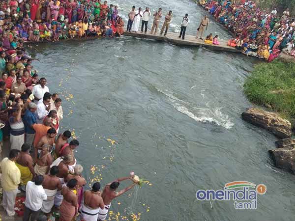 தாமிரபரணியில் வழிபாடு