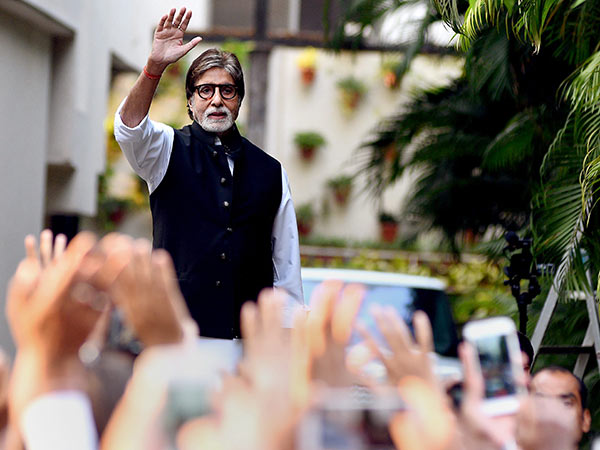 Amitabh Bachchan donates Rs 51 lakhs Amitabh Bachchan donates Rs 51 lakhs
