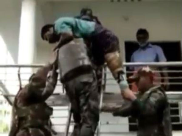 Kerala Floods: Video Of Army Rescuing Man with artificial limb Kerala Floods: Video Of Army Rescuing Man with artificial limb