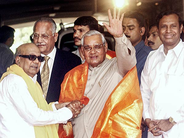 Karunanidhi and Vajpayee form NDA Karunanidhi and Vajpayee form NDA