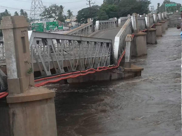 Kollidam Old Bridge 18th Pillar getting collapsed Kollidam Old Bridge 18th Pillar getting collapsed