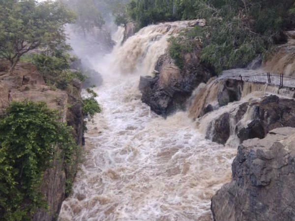 Aadi Perukku: Police protection increased as heavy water flows in Cauvery Aadi Perukku: Police protection increased as heavy water flows in Cauvery