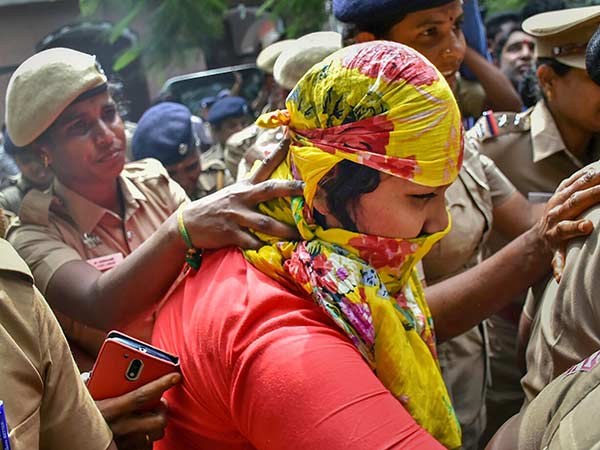 Hostel warden Punitha surrender who called college girls into prostitution in Kovai Hostel warden Punitha surrender who called college girls into prostitution in Kovai