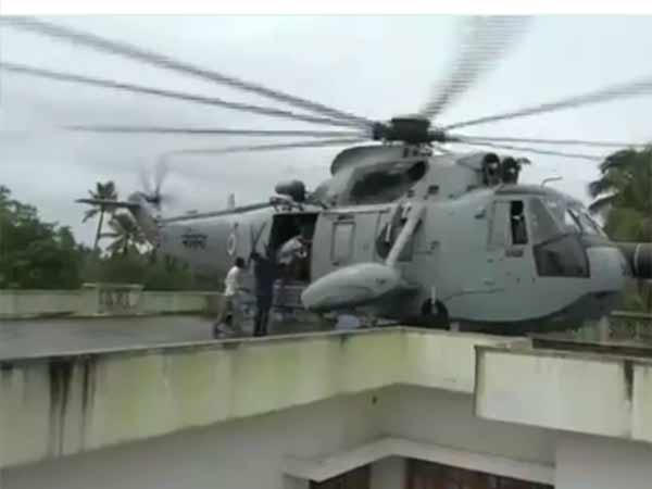 மொட்டை மாடியில் ஹெலிகாப்டரை இறக்கி 26 பேரை மீட்ட பைலட்.. 3 செகண்ட்ஸ் தாமதித்திருந்தால் சாம்பல்தான்! 