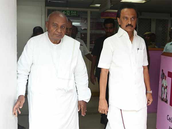 Former Prime Minister Devegowda visits Kauvery Hospital, Cannot forget Karunanidhi’s services Former Prime Minister Devegowda visits Kauvery Hospital, Cannot forget Karunanidhi’s services