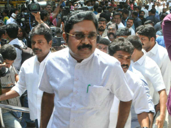 தினகரன் மீது எதிர்பார்ப்பு