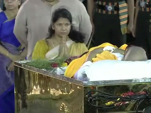 DMK leader Karunanidhi body buried in Marina near Anna Memorial DMK leader Karunanidhi body buried in Marina near Anna Memorial