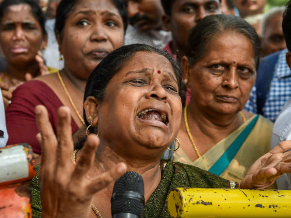 குவியும் தொண்டர்கள்