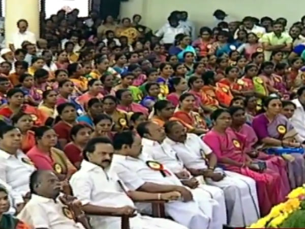 DMK cadres family who died after Karunanidhi demise get 2 Lakh DMK cadres family who died after Karunanidhi demise get 2 Lakh
