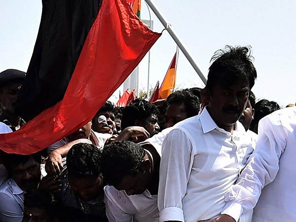 முதல் தேர்தல் போட்டி