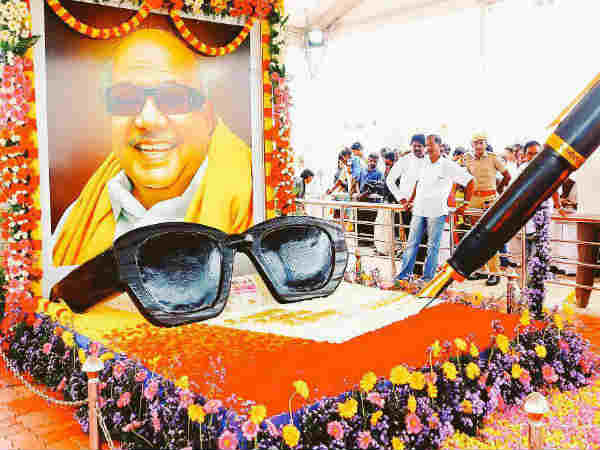 Black specs and Pen are kept in Karunanidhis memorial Black specs and Pen are kept in Karunanidhis memorial