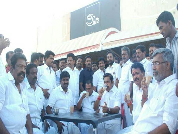 டீ குடிக்க விரும்பும் முதல்வர்