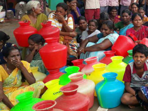 பணம் கொடுத்து குடிநீர்