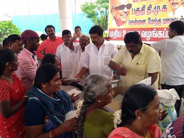 Food Provide for public in Karunanidhi Samadhi Food Provide for public in Karunanidhi Samadhi