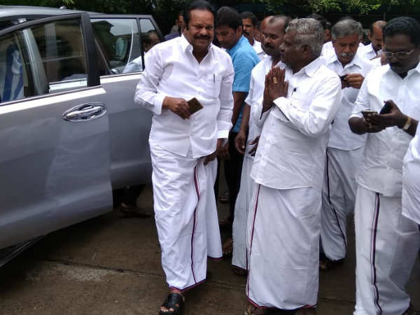 நோட்டீஸ் வழங்கியது