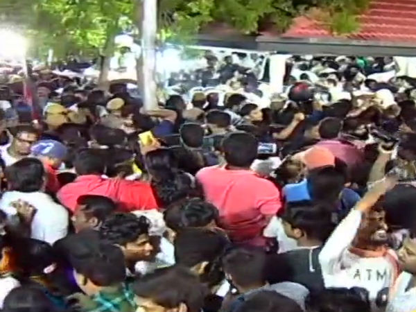 Rahul Gandhi and other leaders to attend Karunanidhis funeral Rahul Gandhi and other leaders to attend Karunanidhis funeral