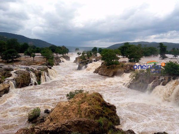 Hoggenakkal gets inflow of water 1.90 lakh cusecs Hoggenakkal gets inflow of water 1.90 lakh cusecs