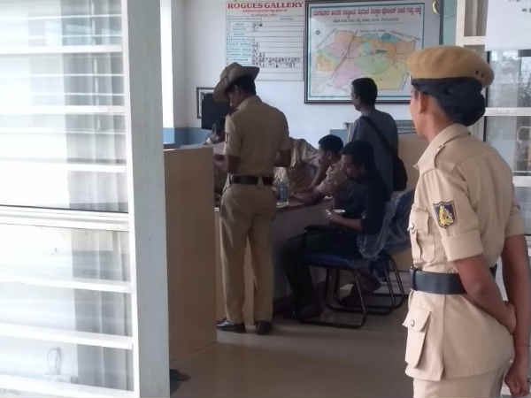 10-க்கும் மேற்பட்ட போலீசார்