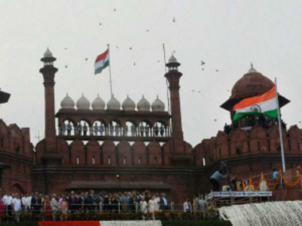 Plastic bottles, banana peels scattered in Independence day function at Red Fort in Delhi Plastic bottles, banana peels scattered in Independence day function at Red Fort in Delhi