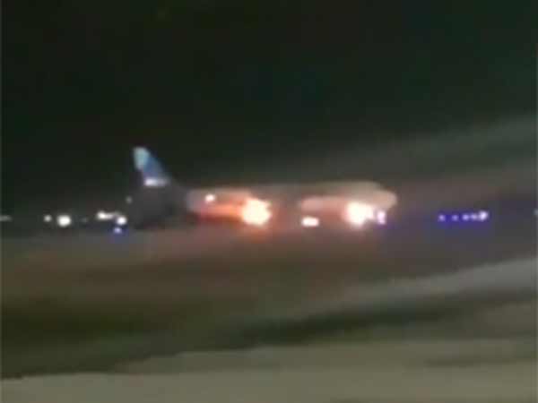 Jazeera flight catches fire in Hyderabad, no casualties Jazeera flight catches fire in Hyderabad, no casualties