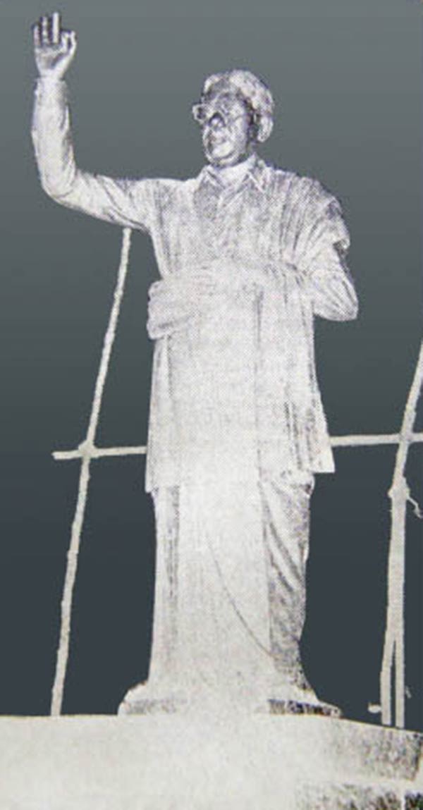 K Veeramani bats for Karunanidhi statue at Mount Road K Veeramani bats for Karunanidhi statue at Mount Road