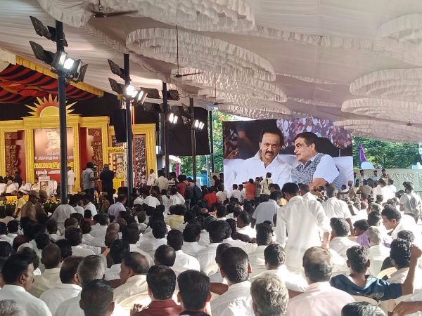 வாஜ்பாயுடன் இணைந்து