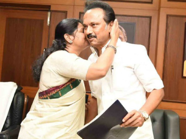Kanimozhi expresses her wishes by kissing Stalin Kanimozhi expresses her wishes by kissing Stalin