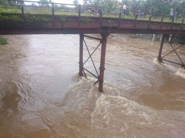 உபரி நீர் திறப்பு