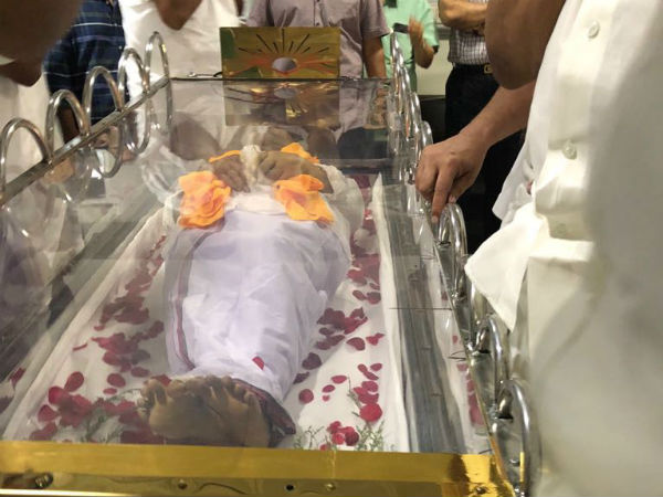 In which places Karunanidhis body to be kept for tribute In which places Karunanidhis body to be kept for tribute