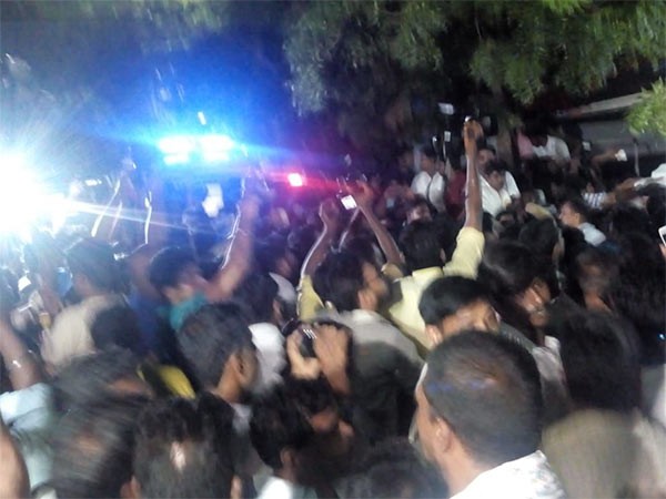போலீஸ் பாதுகாப்பு