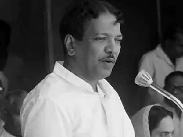 Tamil Nadu government refuses to give land at Marina for Karunanidhis samadhi Tamil Nadu government refuses to give land at Marina for Karunanidhis samadhi