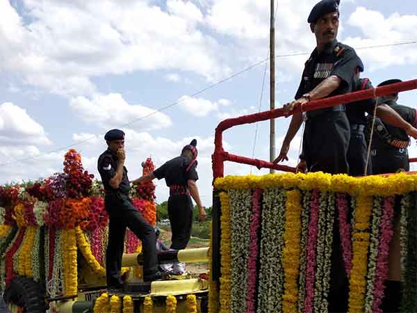 Karunanidhis funeral takes place in this vehicle Karunanidhis funeral takes place in this vehicle