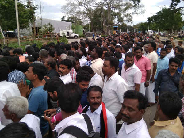 கருணாநிதி மறைந்தார்