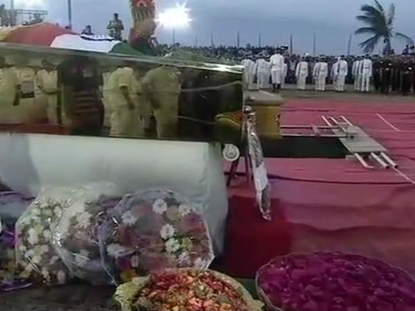 ஒரே மாதிரி சந்தனப் பேழை