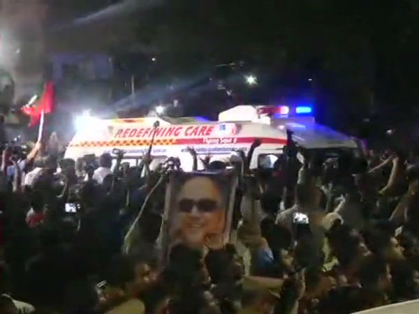 DMK cadres marching in front of the ambulance carrying Karunanidhis body DMK cadres marching in front of the ambulance carrying Karunanidhis body