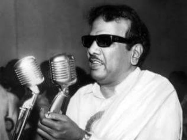 மக்கள் நிற்கிறார்கள்