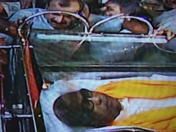 Karunanidhis body is kept at Rajaji Hall near New Secretariat Karunanidhis body is kept at Rajaji Hall near New Secretariat
