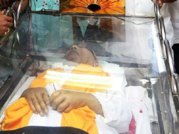 Madras HC Acting CJ shall sit along with Justice SS Sundar to hear DMKâs case