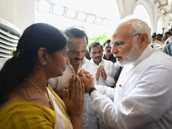 மோடி வந்தார்