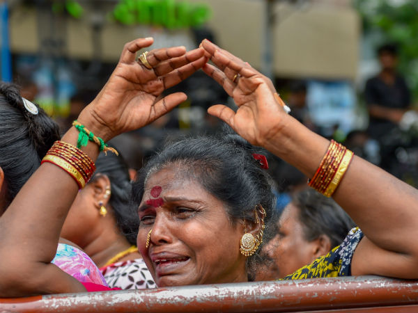 All is not well, DMK women cadres crying outside cauvery hospital All is not well, DMK women cadres crying outside cauvery hospital