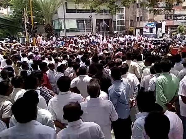 DMK cadres are gathering opposite to Cauvery Hospital as Karunanidhi health gets decline DMK cadres are gathering opposite to Cauvery Hospital as Karunanidhi health gets decline