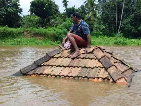 ஜீவிதம் நஷிஞ்சு.. கடவுளின் தாய்வீட்டை ஆட்கொண்ட வெள்ளம்.. கேரள சோகம்!