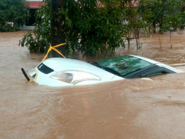 கேரளா வெள்ளம்: மூழ்கிய கொச்சி.. பேரழிவில் இடுக்கி.. பதற வைக்கும் காட்சிகள்! 