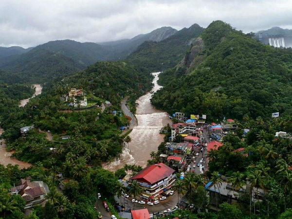 Kerala Floods: Stalin extends his support, decides to give Rs.1 crore relief fund Kerala Floods: Stalin extends his support, decides to give Rs.1 crore relief fund