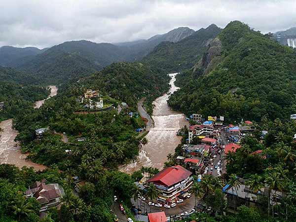 Mullaiperiyar dam is not a reason for Kerala flood says TN CM Mullaiperiyar dam is not a reason for Kerala flood says TN CM