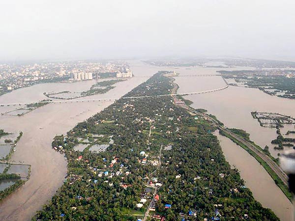 Rs 3,000 crore lost in Kerala floods in last 24 hours Rs 3,000 crore lost in Kerala floods in last 24 hours