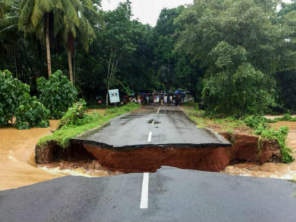Kerala Floods: Tamilnadu extends its support, decides to give Rs.5 crore relief fund Kerala Floods: Tamilnadu extends its support, decides to give Rs.5 crore relief fund